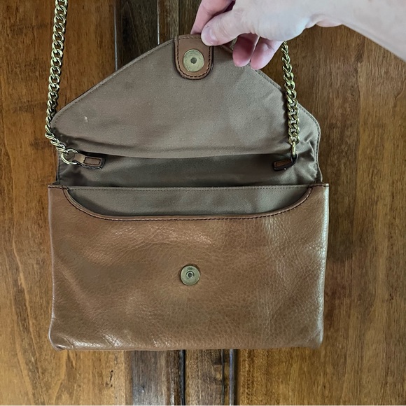 J CREW 100% Leather Shoulder Bag with Flap and Gold Chain Strap - Picture 7 of 10